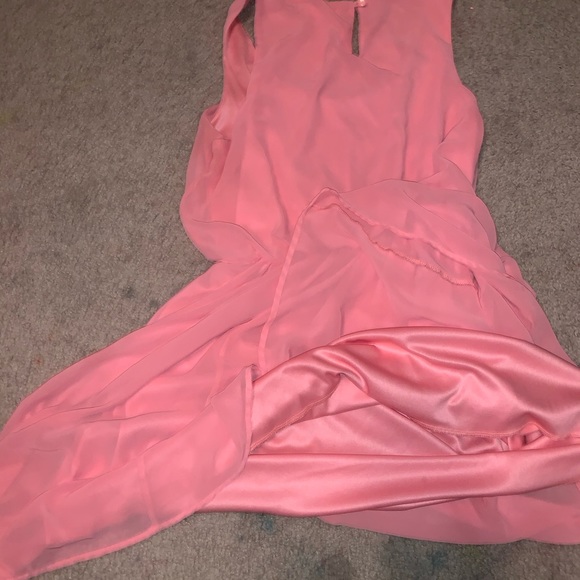 A Lush peachy gathered dress - Picture 3 of 4